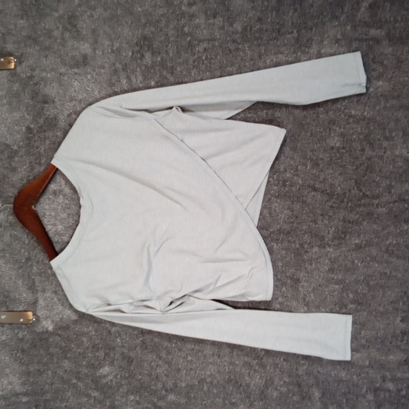 Lululemon Top Long Sleeve Cropped Abrasion Training Gym Athleisure Size 8 - Picture 3 of 7